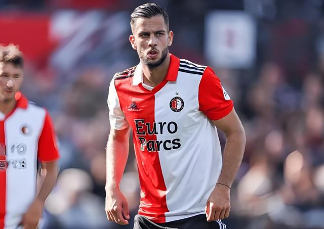 包含今晚费耶诺德队长鼓劲——荷甲节点到来，更衣室稳定，更衣室氛围转暖的词条-爱游戏