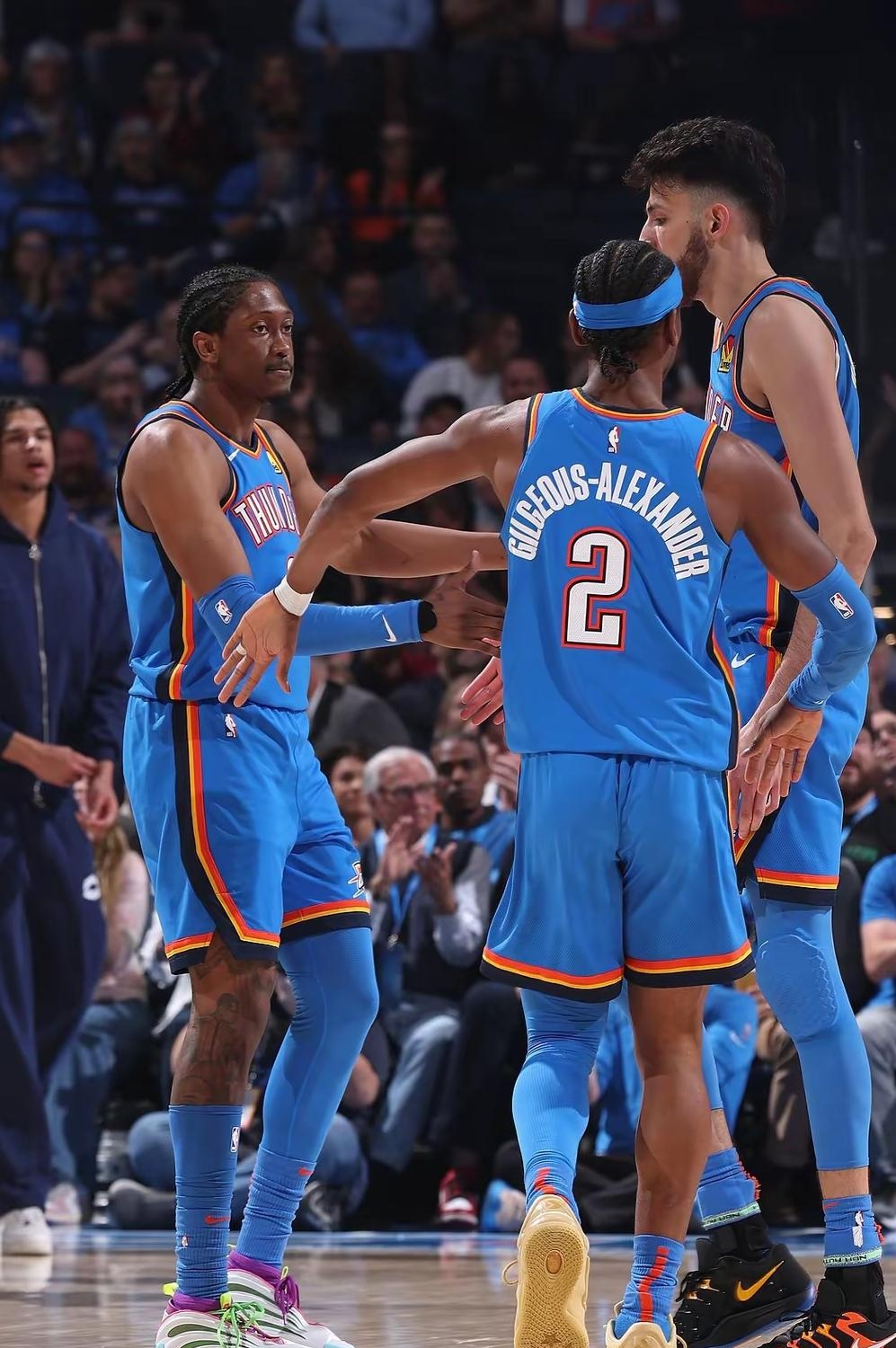 俄克拉荷马雷霆训练开放日；集结日手感冰凉引欢呼；中超在即；临场指挥获称赞的简单介绍-九游娱乐